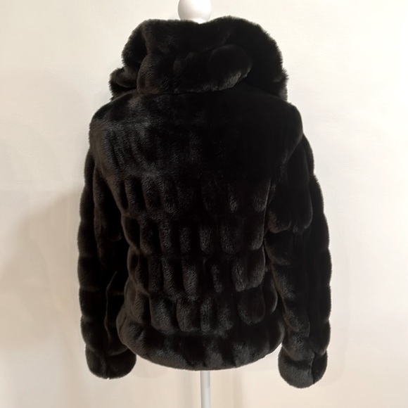 Neiman Marcus faux fur NWOT - Picture 3 of 10